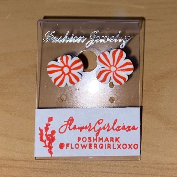 Jewelry - Candy Cane Stripe Earrings ♥️ 🤍